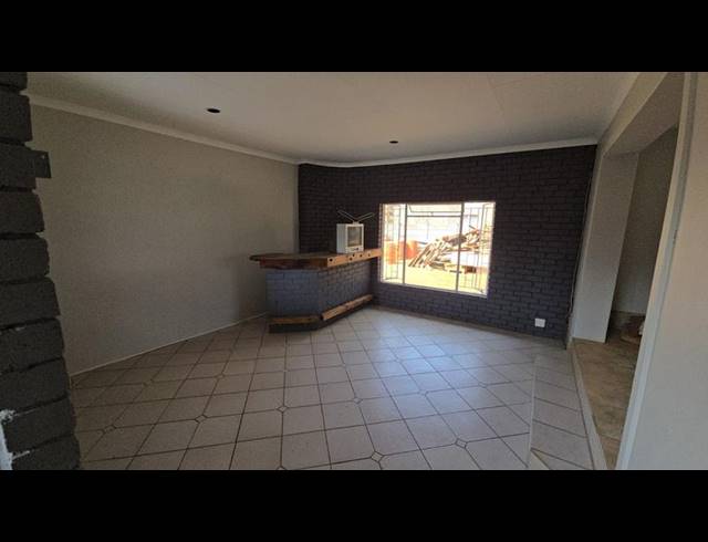 4 BEDROOM HOUSE FOR SALE IN THE ORCHARDS